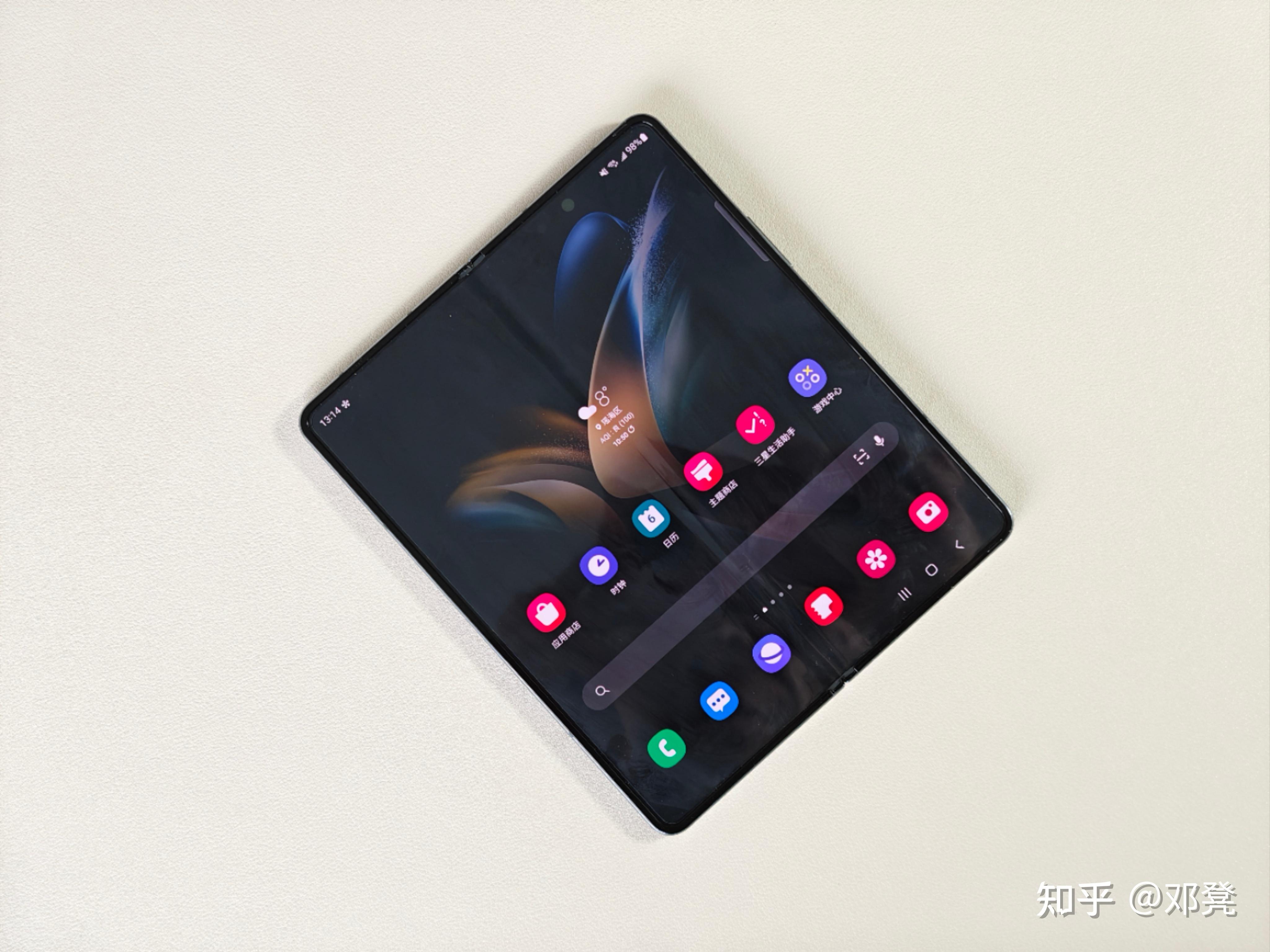 以前我也体验过一些折叠屏手机,但是三星 galaxy z fold4给我很不一样