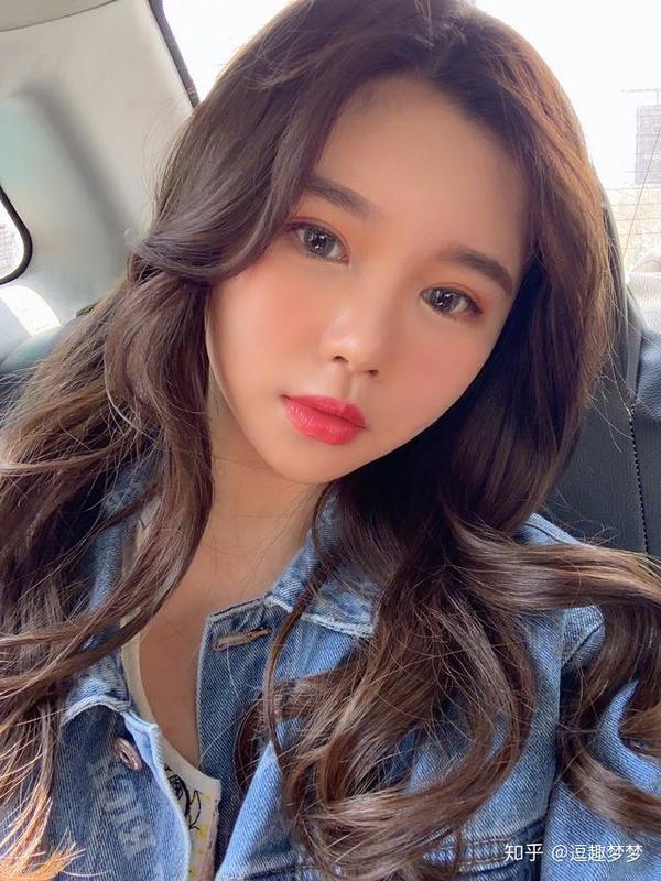 但是网红还是网红,能发展成明星的少之又少,这背后