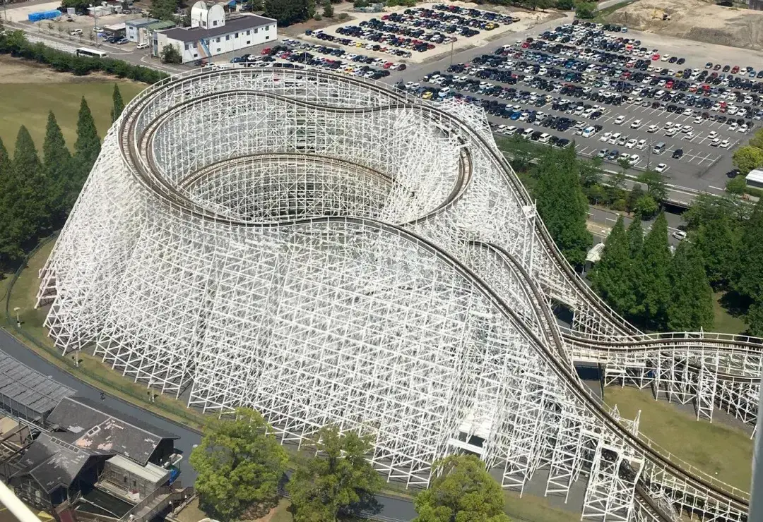 过山车禁止尖叫鬼屋鬼和人保持距离快救救疫情之下的游乐园吧