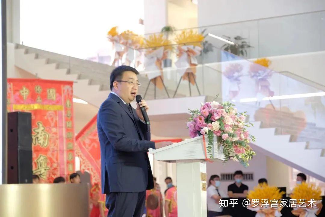 罗浮宫家居集团董事长黎经华先生,罗浮宫家居集团总裁陈桂芳女士