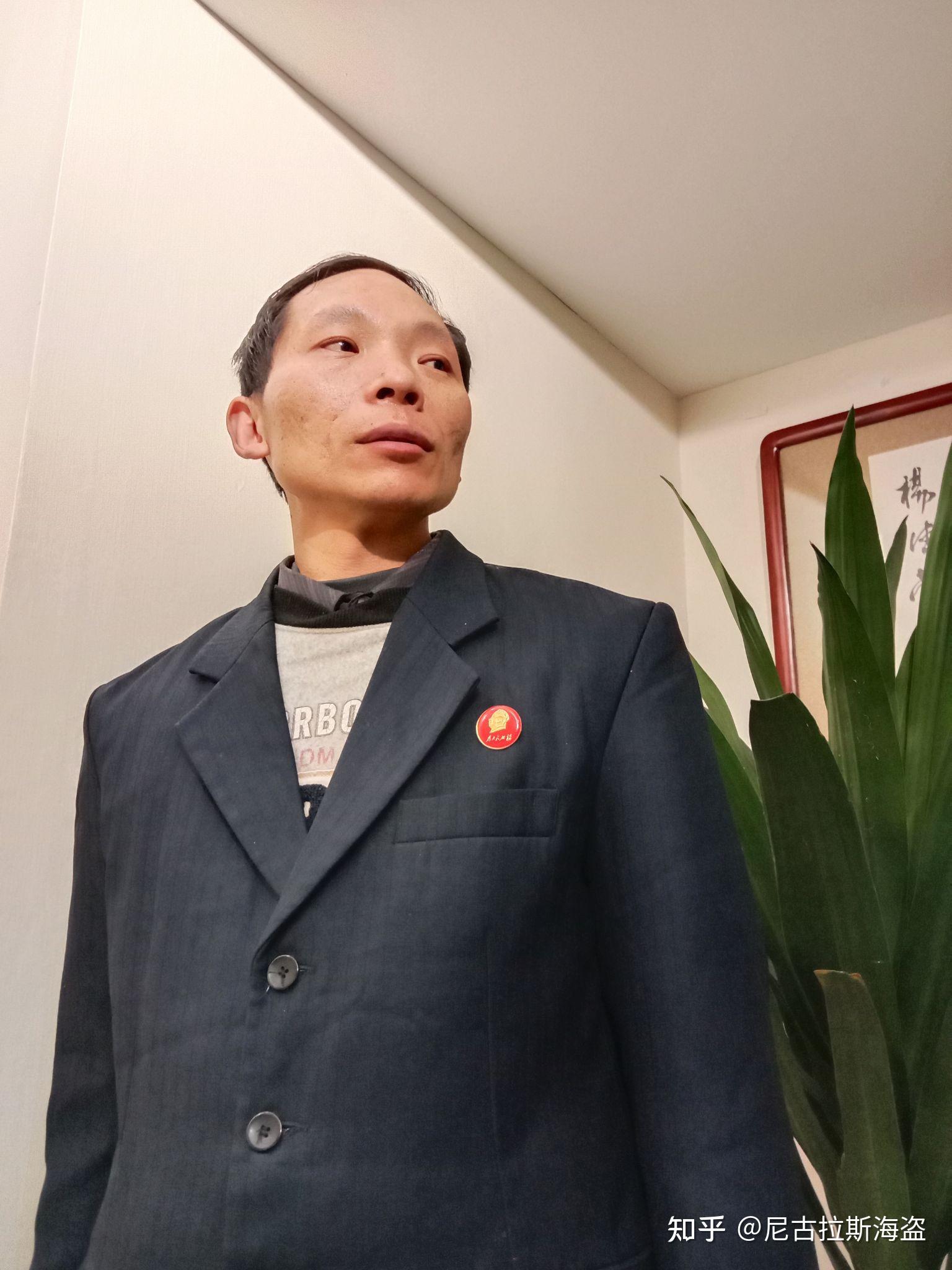 当代著名山水画家张虎林