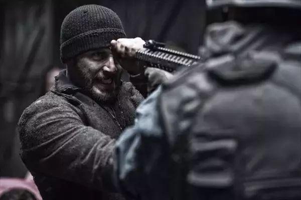 随着反叛者的节节胜利,他们也穿越着一节节的车厢,实现着一次次的阶级