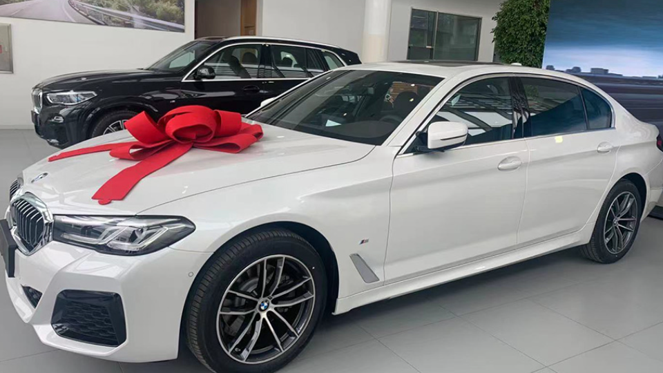 宝马5系优惠破4万提车得30天等等党该笑还是哭