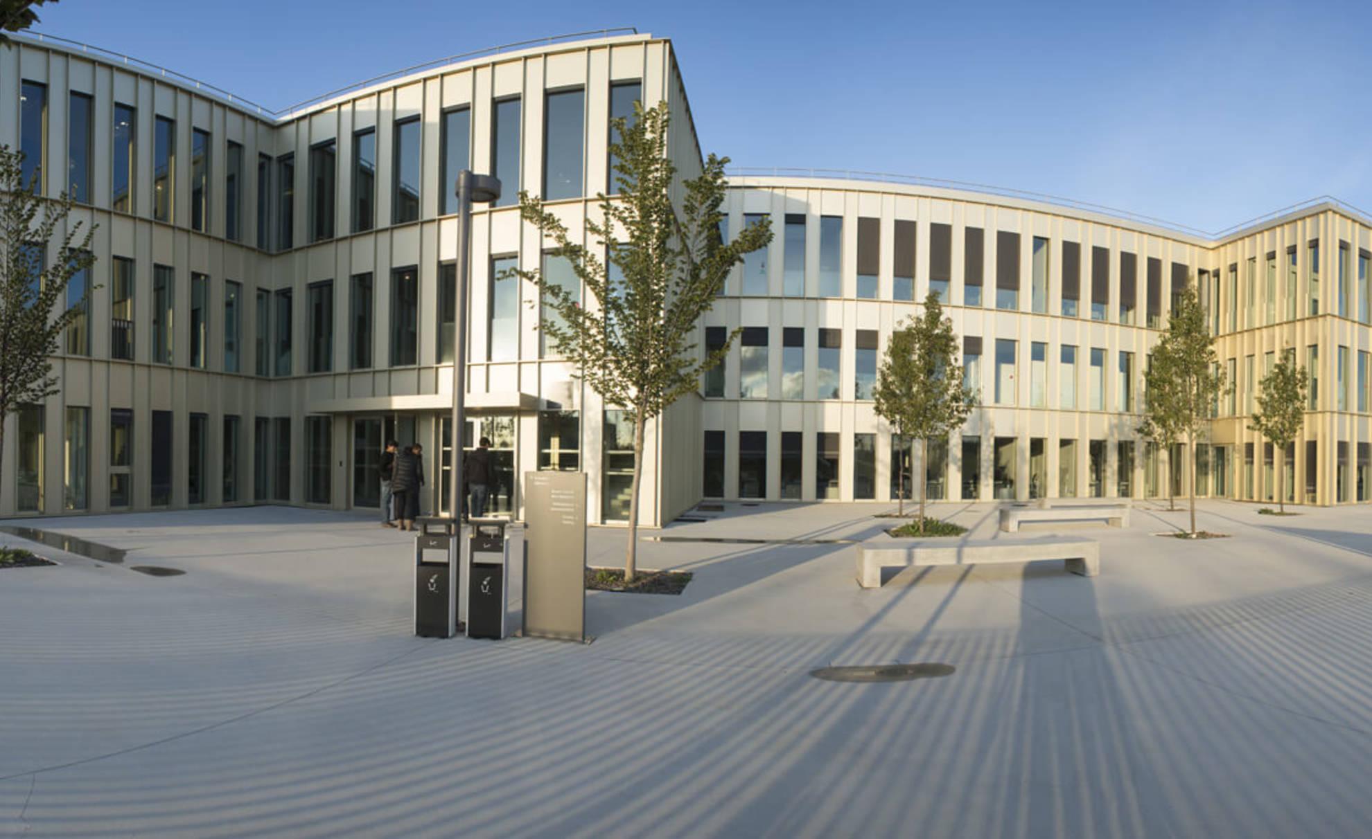 法国商学院全法排名第一高商巴黎hec商学院