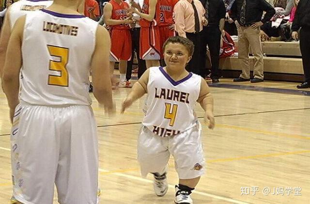 侏儒夫妻怀孕执意生孩子等到分娩看到孩子后后悔没听医生的