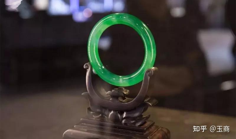 玻璃种翡翠手镯被估5000万苏富比都求而不得