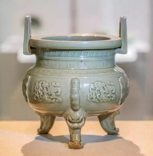 ☆中国古董古玩☆宋時代 耀州窯 青磁 唐草紋 幅15.8cm by