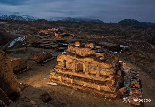 我们都知道,佛教是经过阿富汗传入中国的,巨大的巴米扬石窟是唐玄奘