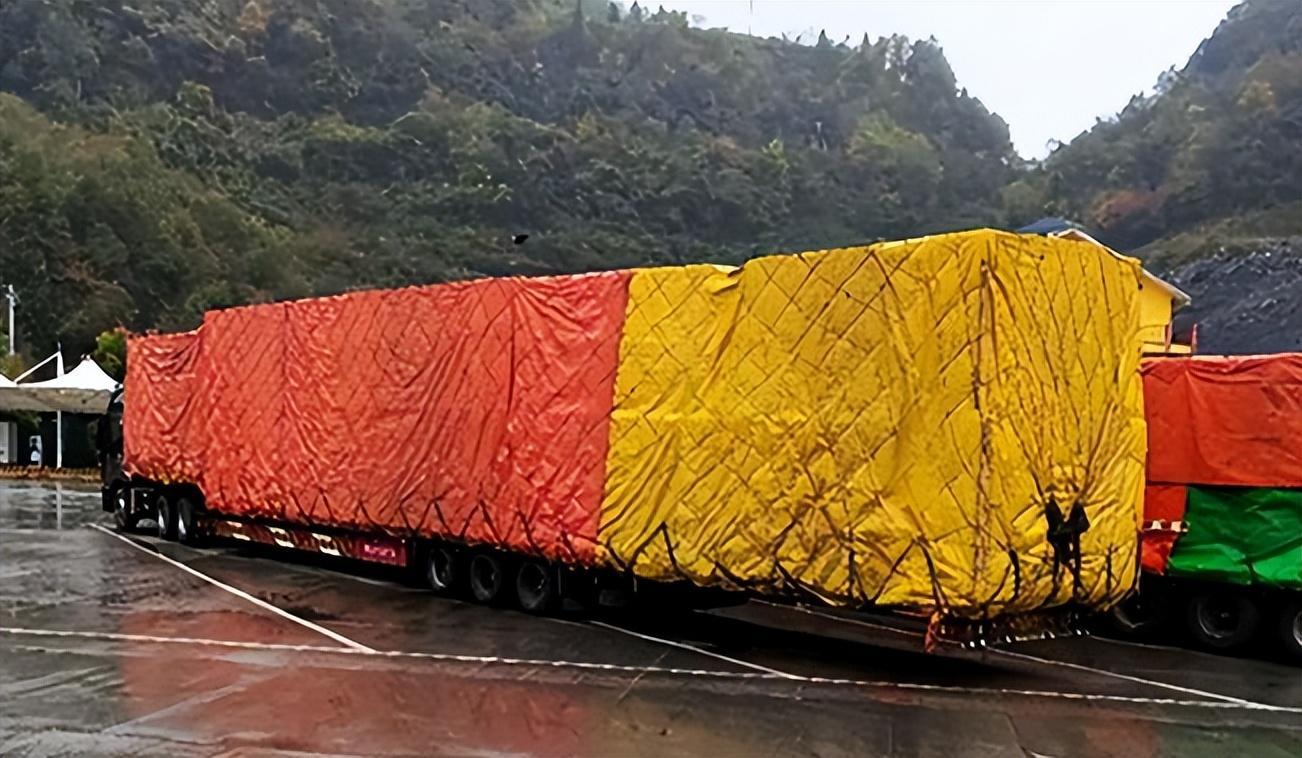 从交通运输安全角度讲,大板车普遍超长超宽,不但严重影响视线,还会