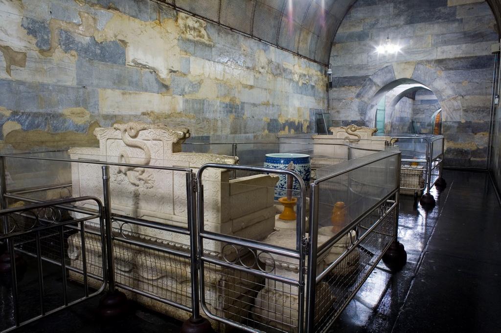 [图说]古今影像大明十三陵－－十五，明神宗万历帝朱翊钧定陵之开放的皇陵-明十三陵背后的帝王传奇