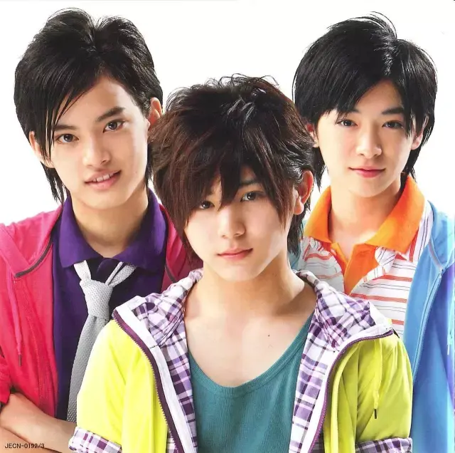 2009年,加入限定组合nyc boys,之后的32拍了几部电视剧,做过声优,还接