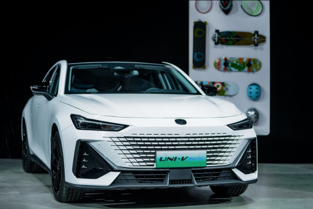 为用户提升新能源出行价值体验长安汽车univ智电iddunik智电idd正式