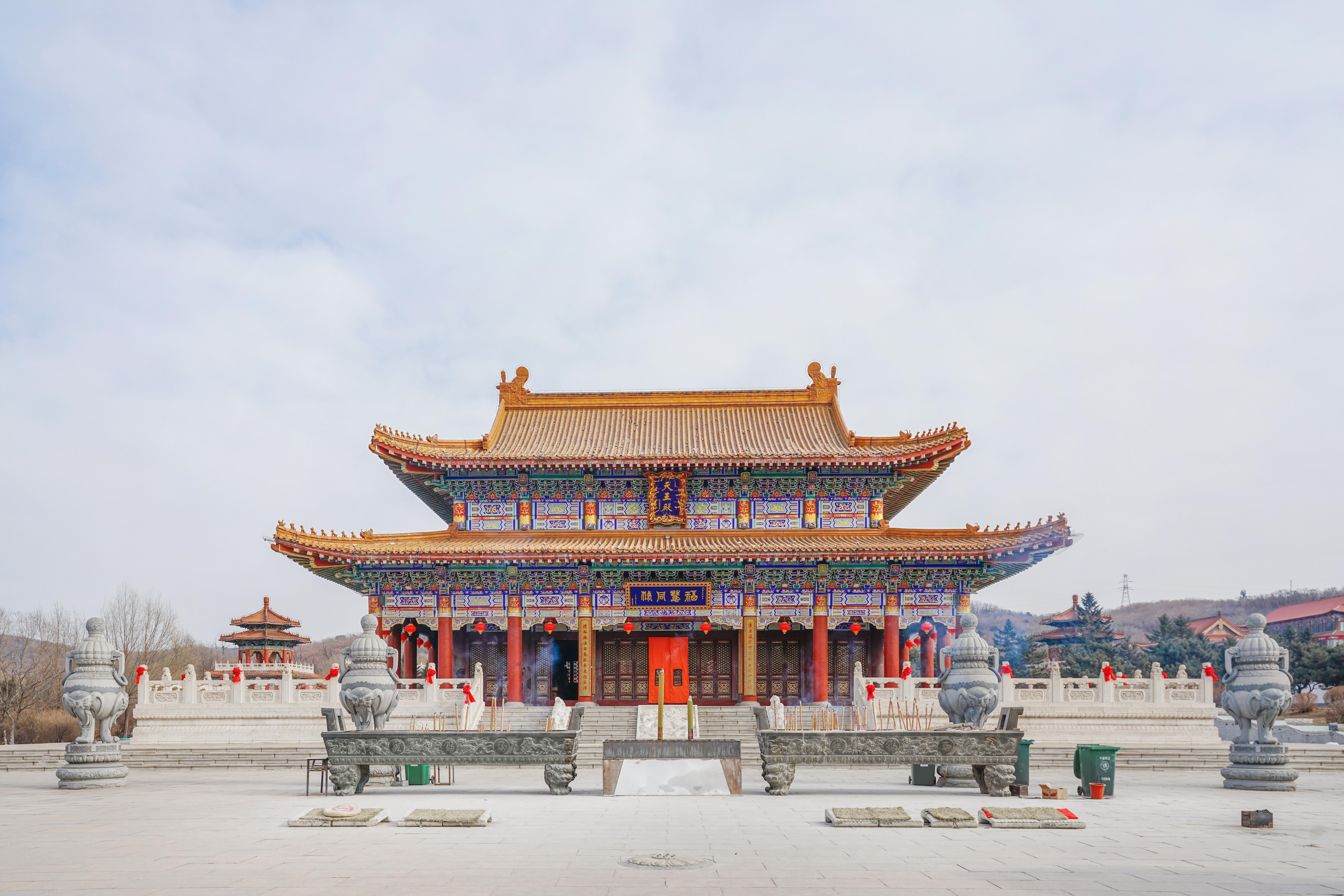 5,鞍山玉佛苑aaaa玉佛苑景区为国家首批 aaaa 级旅游区,其面积 4.