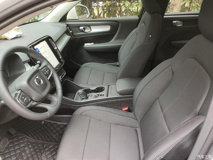 出校门的提车礼感受沃尔沃xc40的魅力吧