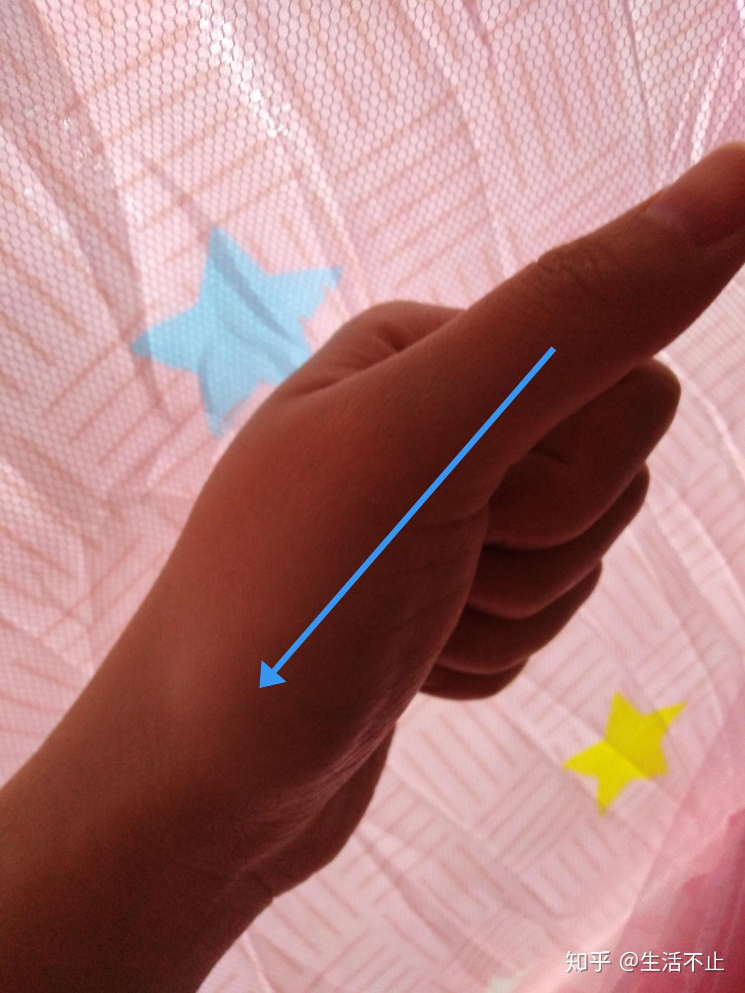 首先,两个手划线这个地方我都按(具体是什么穴位地方我都忘了,反正是