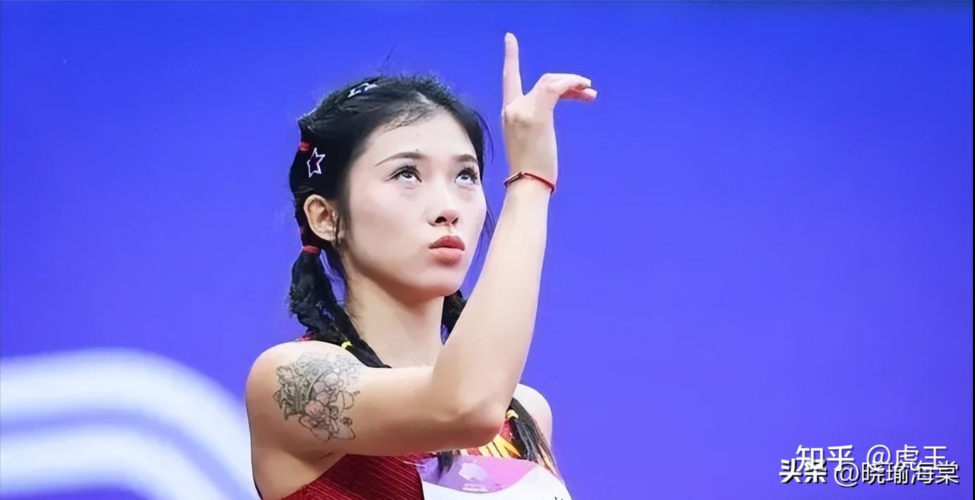 露出纹身霸气十足吴艳妮全国大奖赛预赛8秒19第一力压夏思凝