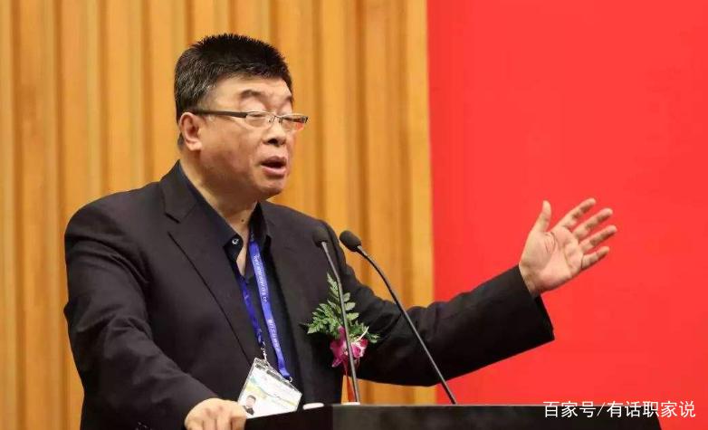 一个企业管理人员如何看待邱毅和方方的论战对企业管理的启示