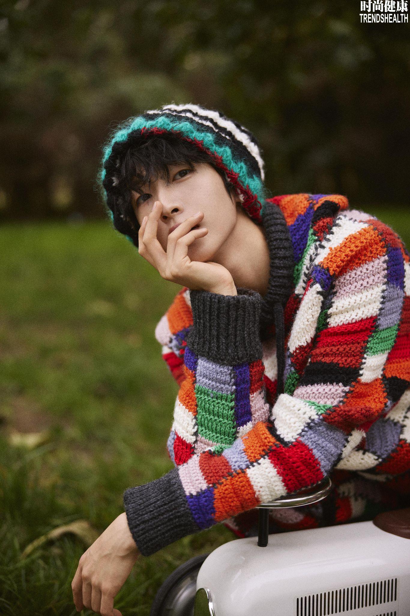 听说c位出道的国际男团into1队长刘宇妆很浓