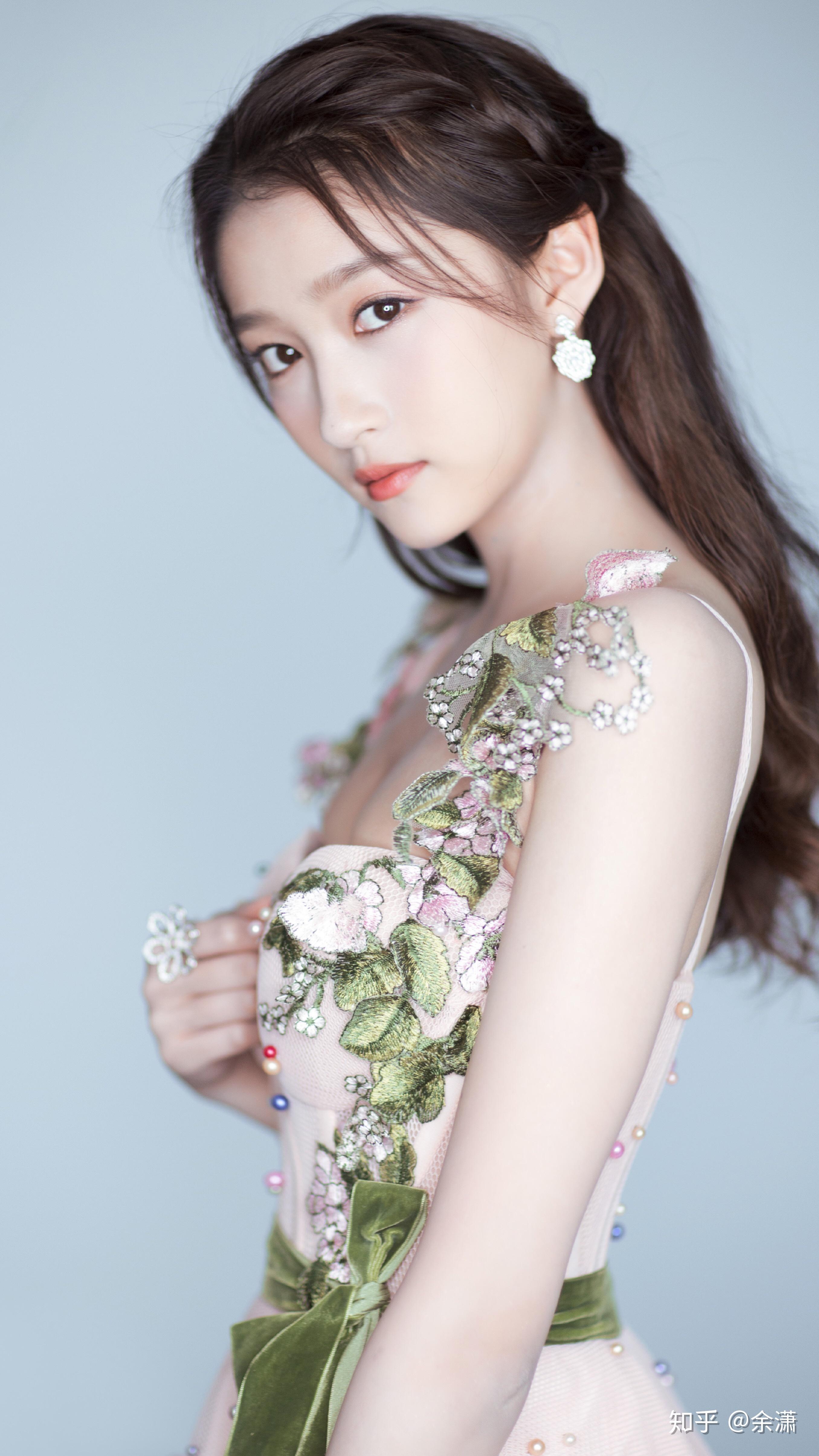 李沁,李一桐,宋茜,谭松韵,吴谨言,虞书欣,谁是你心目中的金鹰女神余