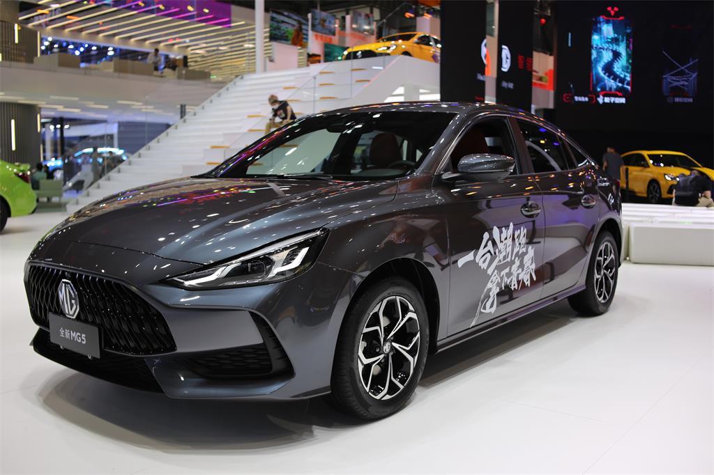 年轻人的高颜值轿跑广州车展实拍全新名爵5