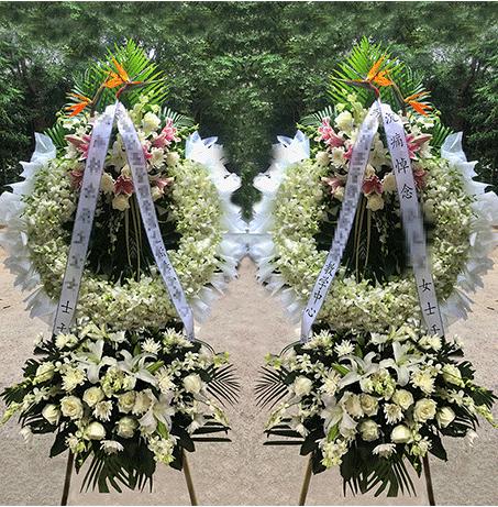 白事花篮和花圈的区别