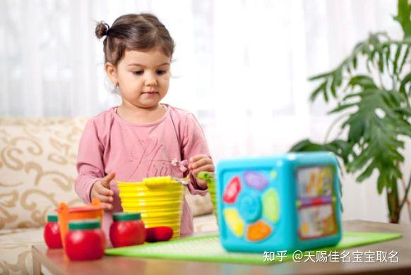 如何选择英文名字(2023年给女孩子选择好名字，诗词中那些更为经典的推荐)
