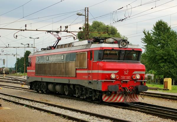 科普南斯拉夫铁路斯洛文尼亚铁路的碧姬芭铎女王363型电力机车