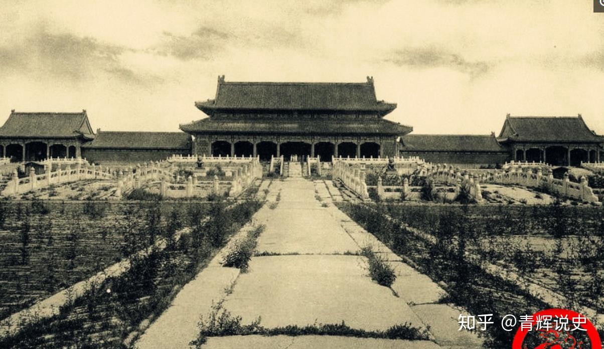 但是你知道吗,故宫其实并不是总是这样的华丽无比的,尤其是到了清朝的