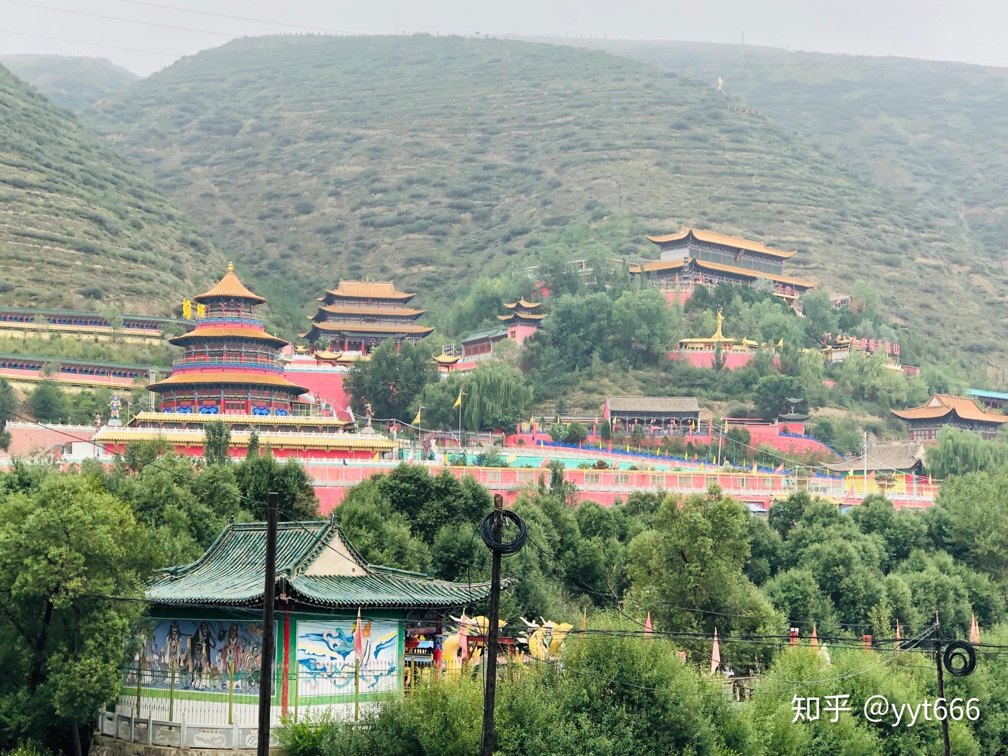 有可能是文化不同的原因, 西宁市周边还有一个扎麻隆凤凰山,传说是