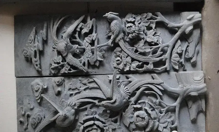 雕得石花引蜜蜂,雕得石人开口笑"在剑川精湛的石雕艺术中我们看到了