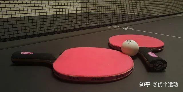 买乒乓球拍胶皮哪个更好 初学者如何选择乒乓球拍