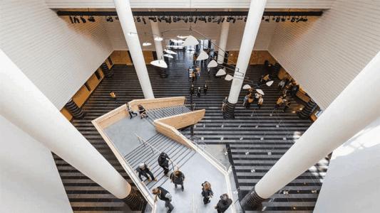 默认最新陀螺山崎实的世贸中心的图片应该是之前911被撞毁的双子塔,而