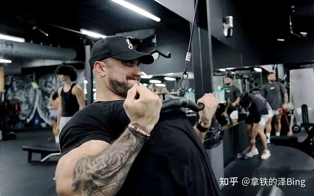 健美网红"克里斯"晒八块腹肌尺度过大