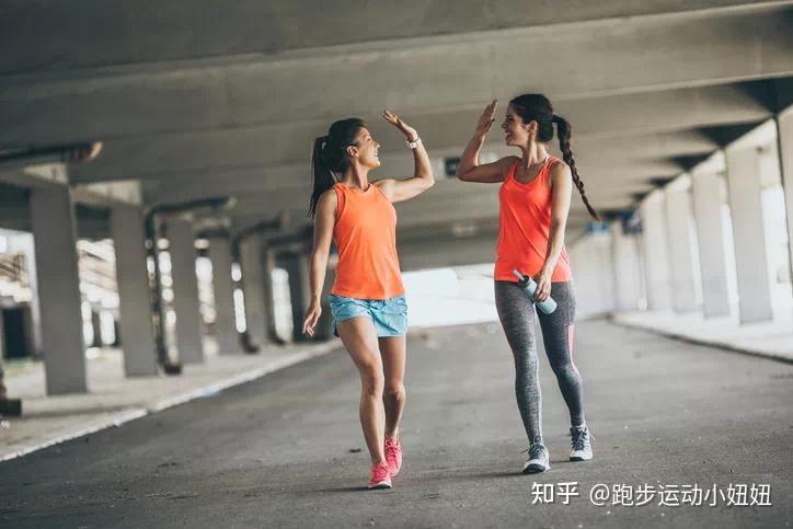 早上什么时候适合慢跑 v2-3845b393a3178d17a3bbb738c8f28483_r.jpg