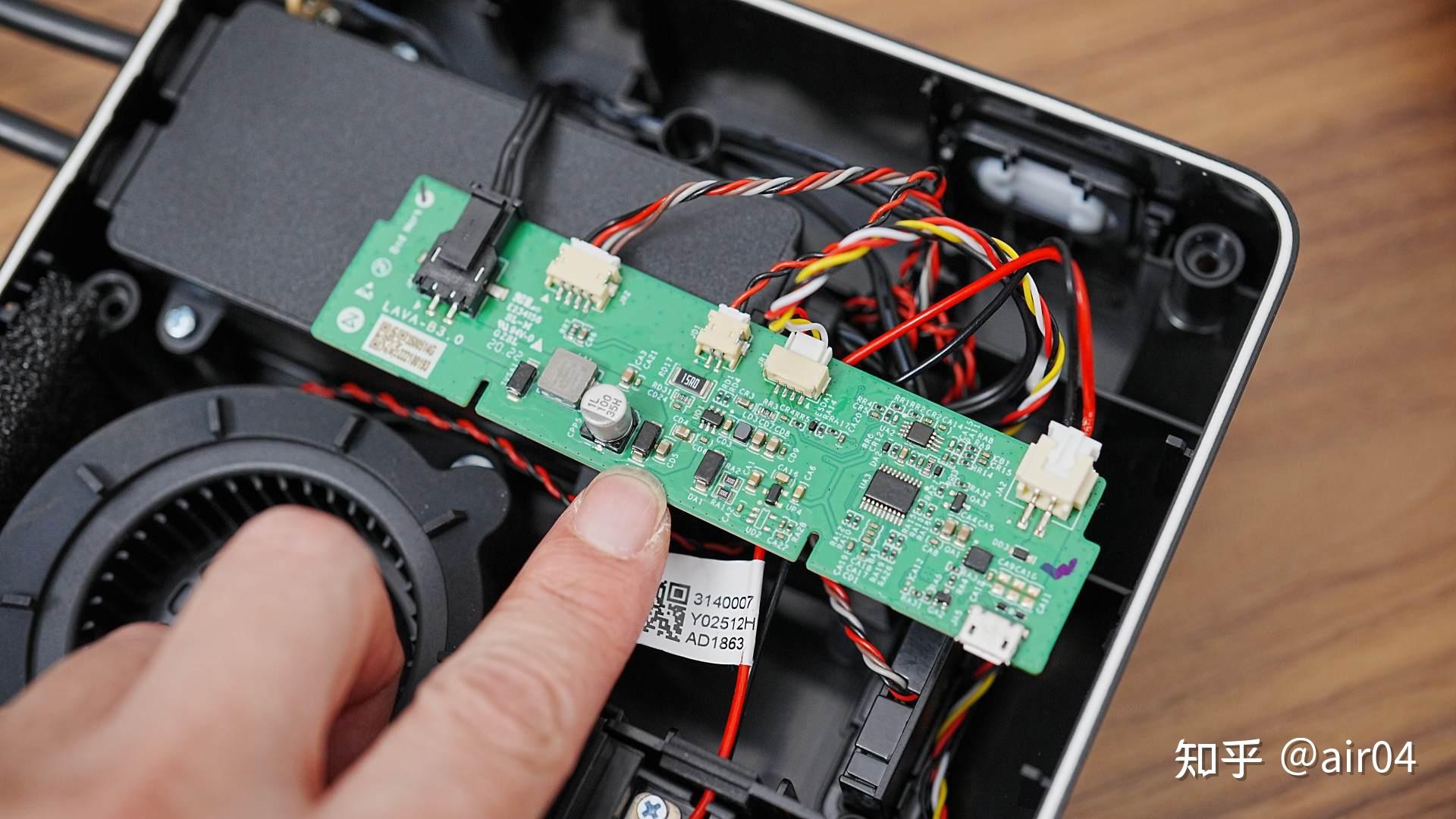 全球首款集成自清洁自集尘和上下水的扫地机石头g10s自动换水烘干套件