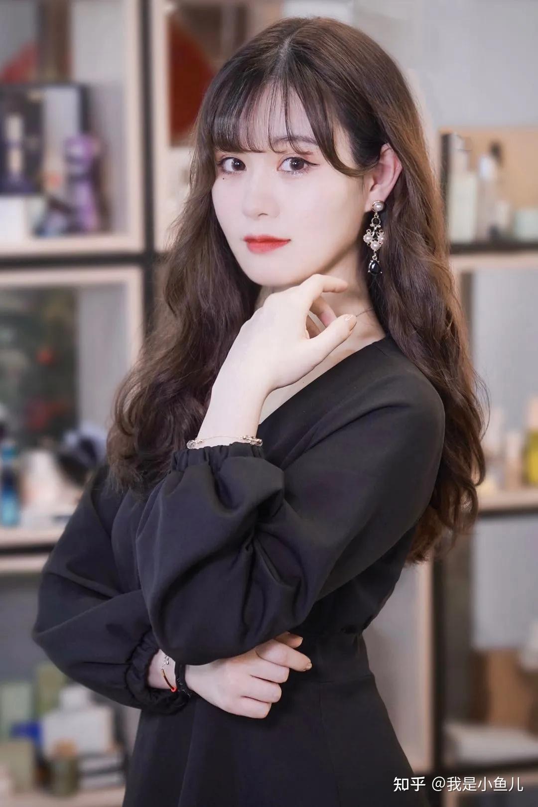 鹿小卷:从达人的角度来看,我认为人设还是要贴近自己