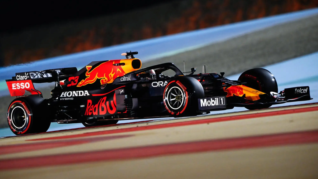 红牛车队统治级表现美孚1号64场外点燃车迷激情