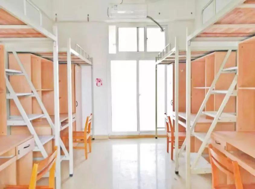 住大学城校区大学城校区大多为四人间,算是条件比较好的宿舍在广州市