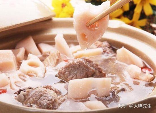 莲藕排骨汤的做法视频窍门 v2-38e2a466a9336338efe229250d52afdb_r.jpg