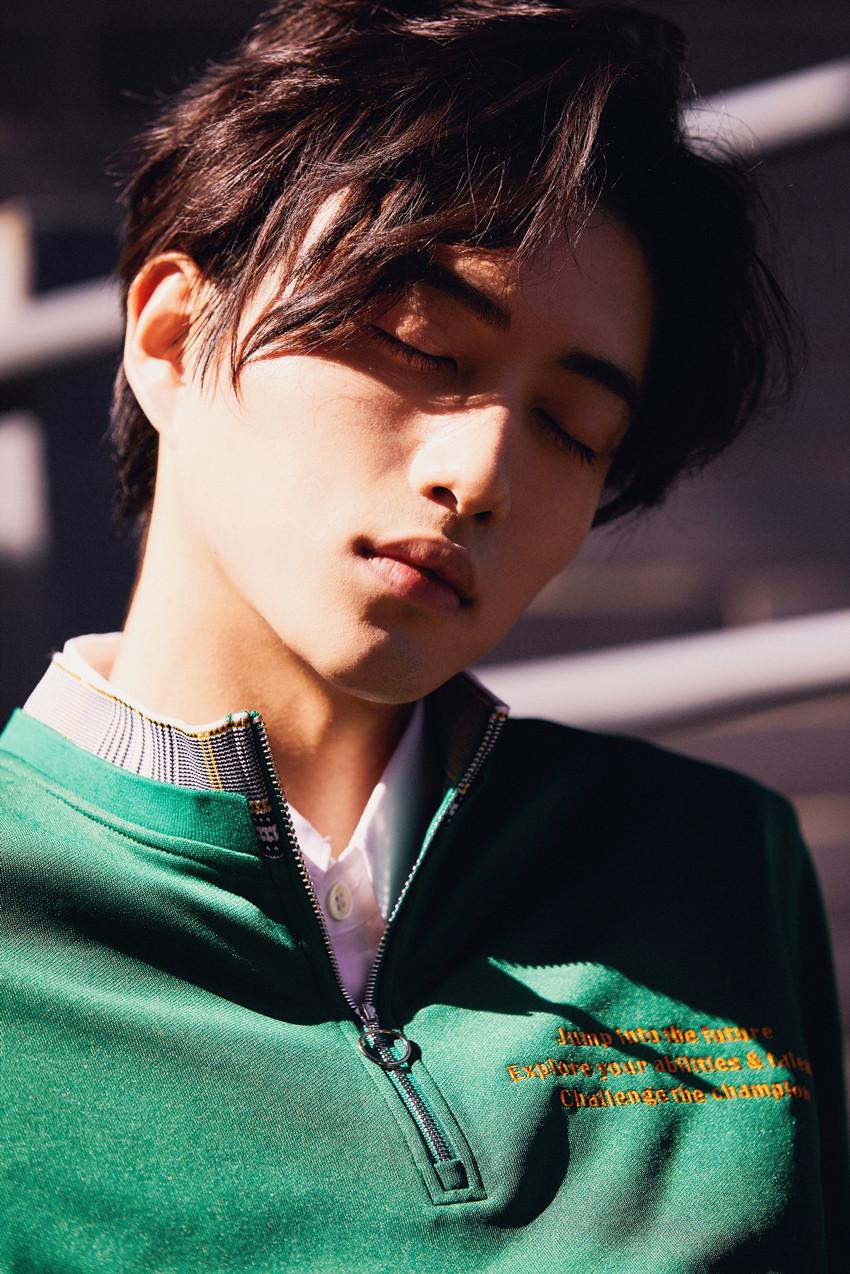 张博涵夏日写真来袭眉目清秀恣意盎然