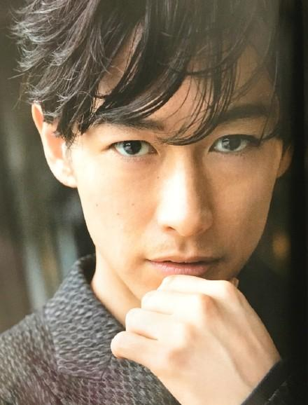 演艺经历2008年,主演偶像剧《不良笑花》.