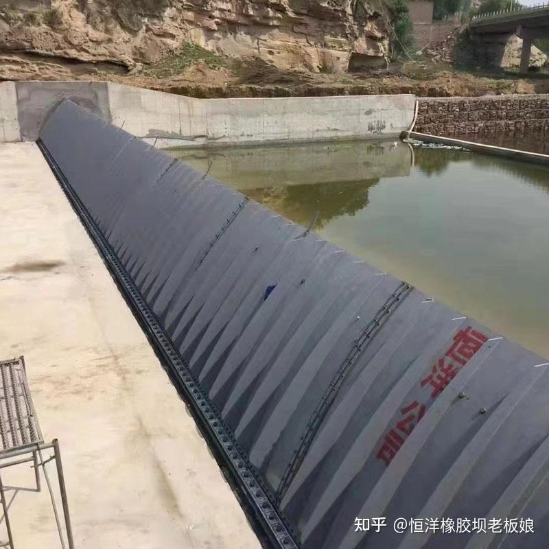 气盾闸与气盾坝：一字之差的专业辨析，河北橡胶坝气盾坝生产厂家，带你看懂水利工程中的“柔”与“刚” - 知乎