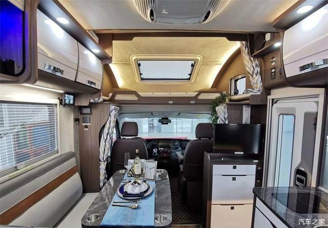 3000w逆变900ah锂电奢华内饰后双胎8at宽大v9房车先睹为快