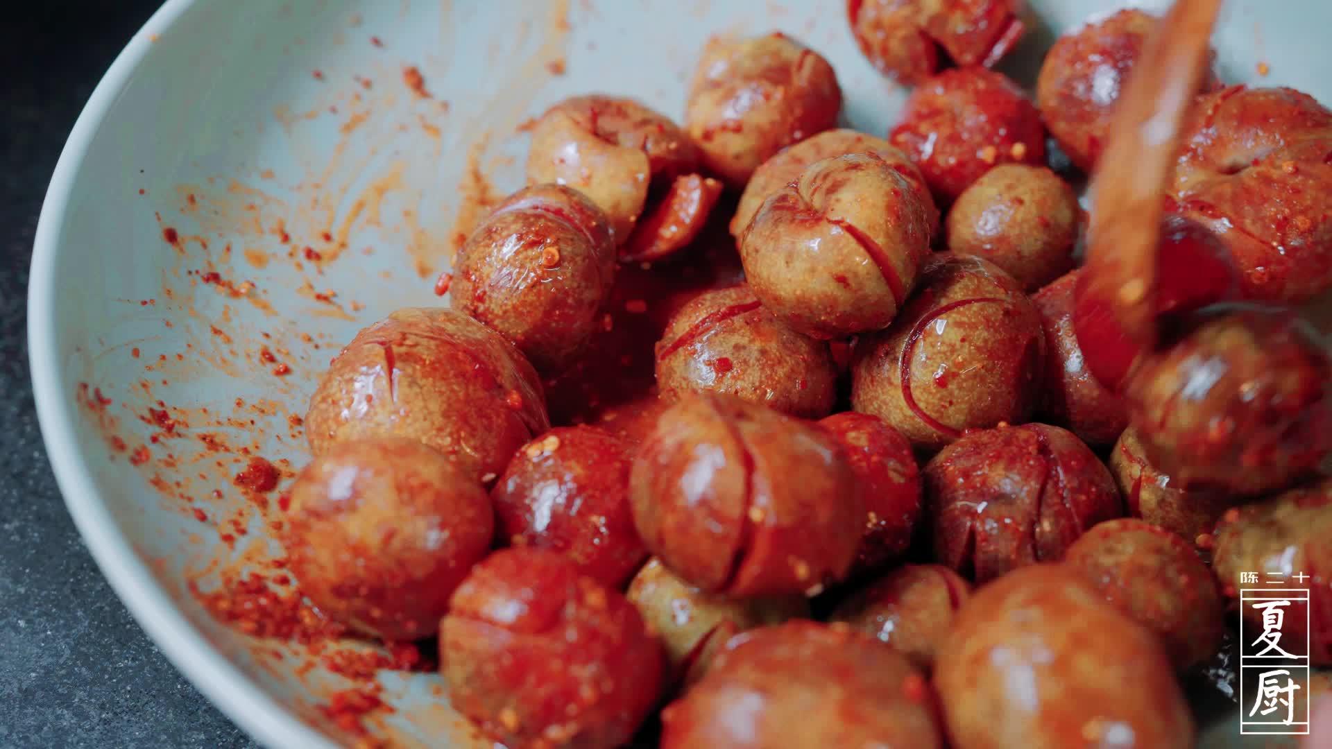 雨天靠吃拯救心情把三华李封存在罐子里