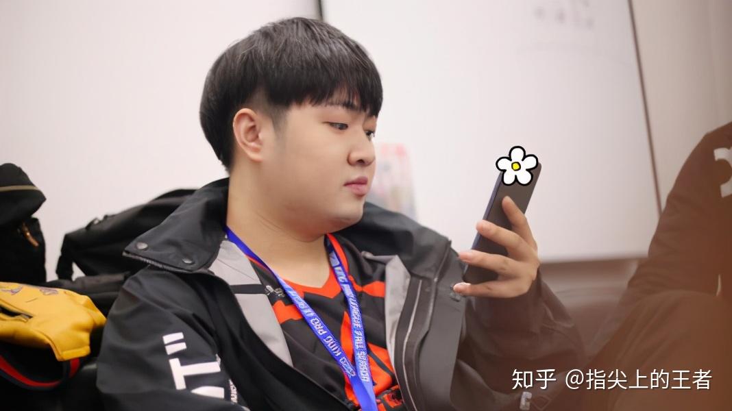 期间创造了连续三冠,开创了qg王朝,老杨的辅助当时被称为kpl第一辅助