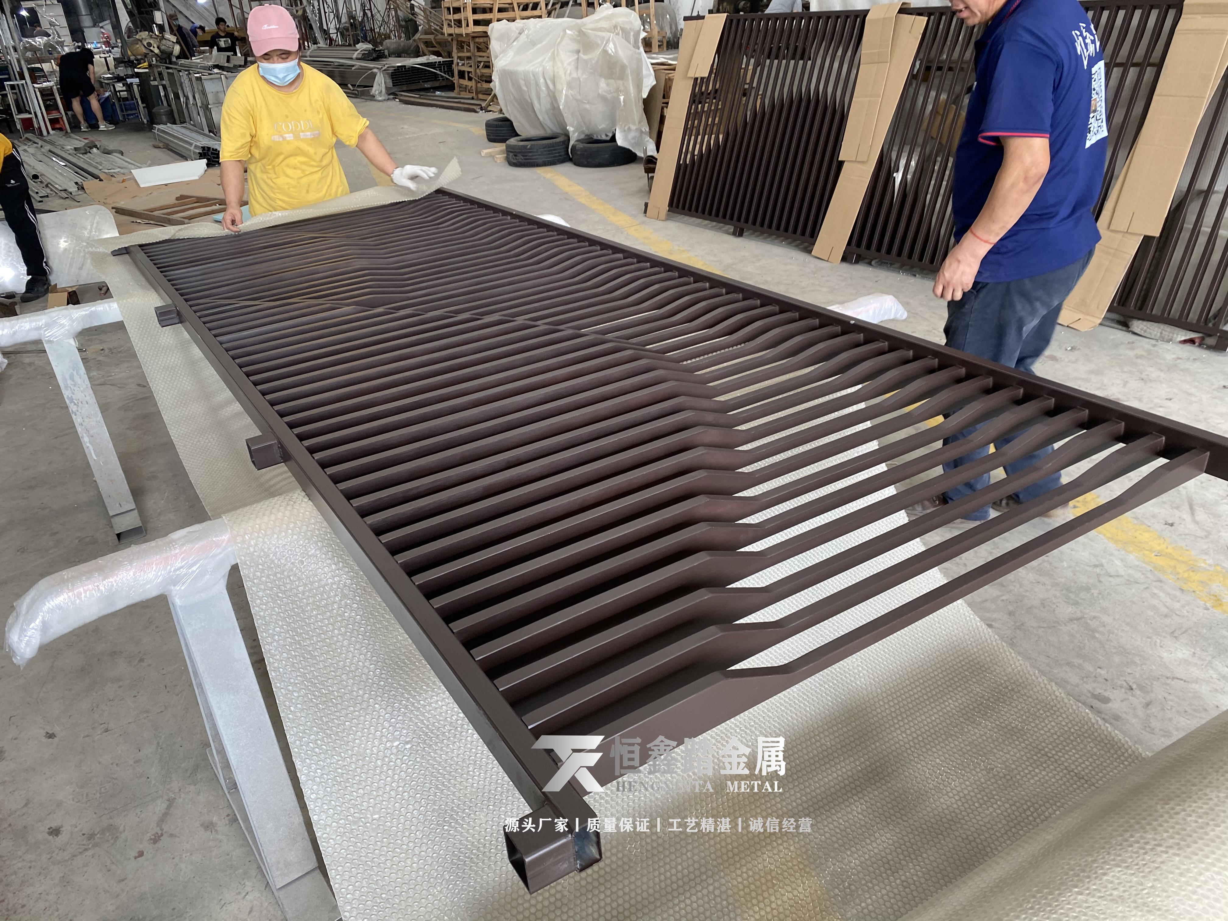 户外山形铁艺氟碳漆护栏镀锌管假山造型屏风