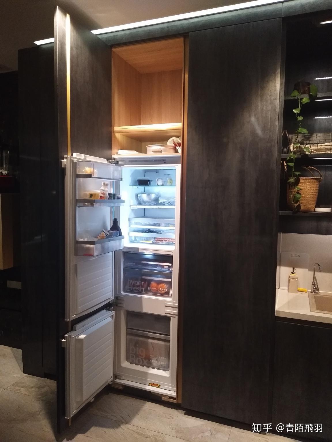 冰箱嵌入餐边柜，简洁的设计才叫美！ - 装修保障网