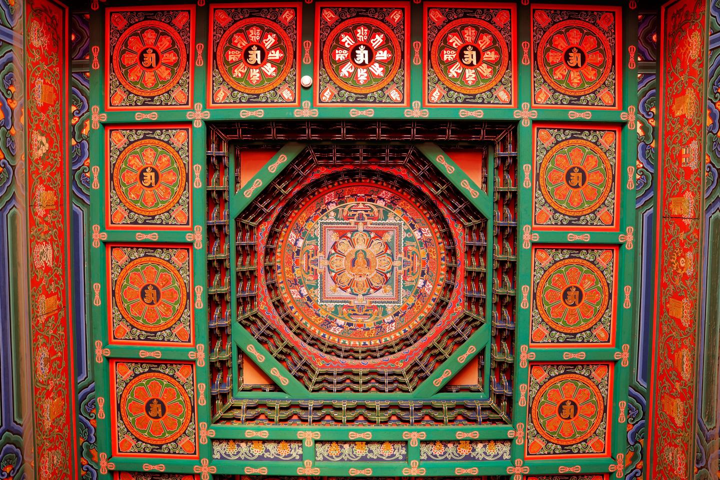 北京法海寺-明代壁画之最,媲美敦煌:中墙-三大士图:水月观音、文殊与普贤菩萨,轻纱堆金,精细绝伦【300多幅高清大图细赏】 - 知乎