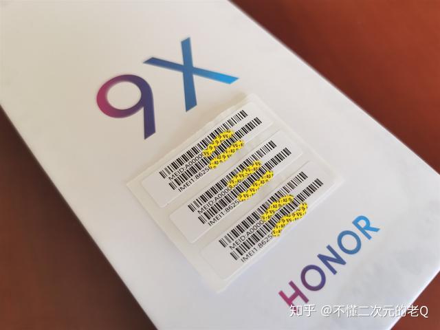 其一,是包装盒内的一个贴纸,其中 meid 便是它的串号,相当于手机的"
