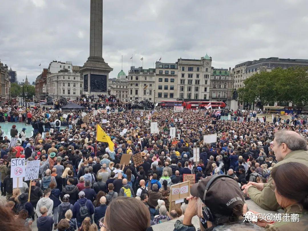 英国伦敦突发大游行官方警告第二波可能死85万人不排除冬天封国67